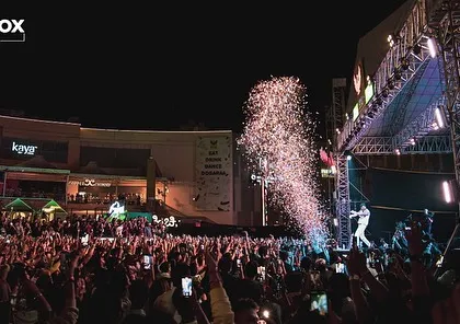 A massive confetti blast during King's 'New Life Tour' show. I make sure every performance has those explosive, picture-perfect moments.