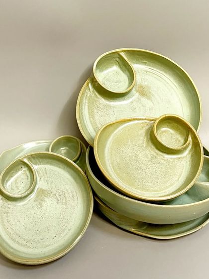 My popular chip and dip sets are back in stock. Available in green and blue, these versatile, high-quality ceramic sets are perfect for entertaining with style.