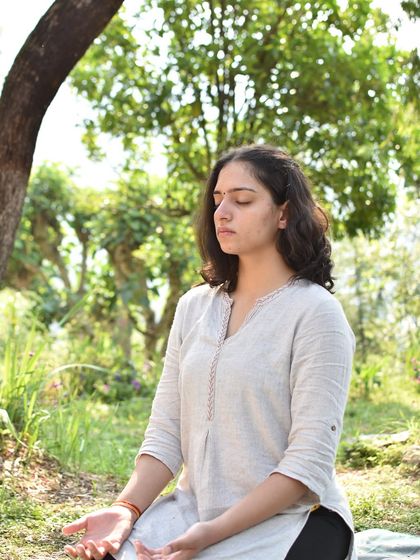 Finding a moment of stillness and gratitude in nature. This simple seated meditation with hands in Gyan Mudra helps quiet the mind and cultivate inner peace.