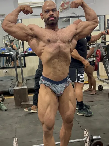 One man army. The front double biceps pose.