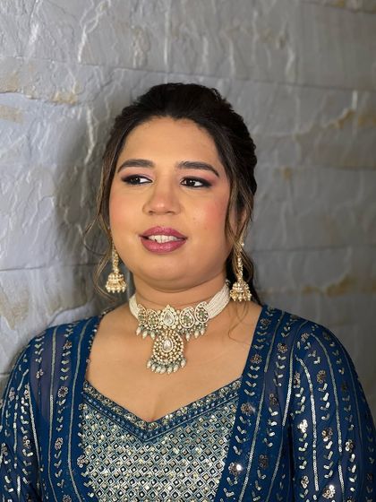 This client is wearing a beautiful choker set with a pearl base and intricate pendant work. It's a fantastic choice to rent for an Indo-western outfit, adding a touch of traditional elegance.