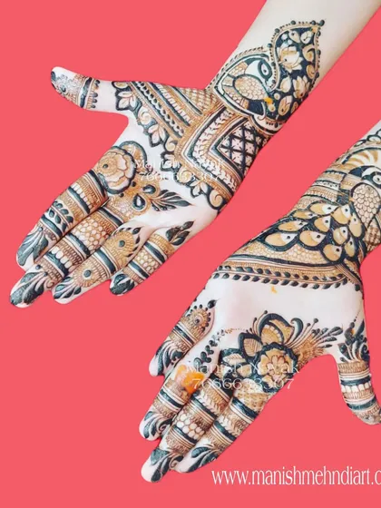 This design features beautiful peacock motifs on both hands. The peacocks are intricately detailed, and the surrounding patterns complement them perfectly, creating a regal look.