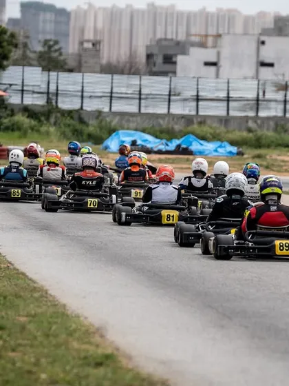 The starting grid of an RMC race, with a long line of karts ready for action.