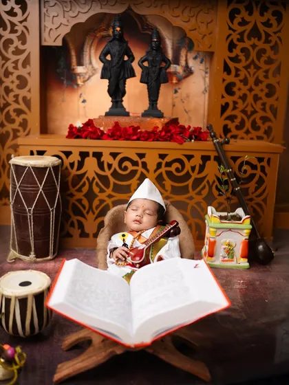 A serene portrait of a newborn in a traditional Varkari outfit, resting before a book of hymns. These photos are more than just pictures; they are a celebration of faith and heritage.