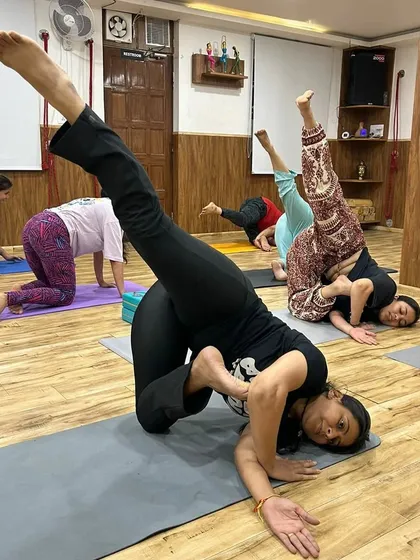 A group of students explores different variations of a twisting pose. This shows how we cater to individual levels within a single class, encouraging everyone to find their own expression.