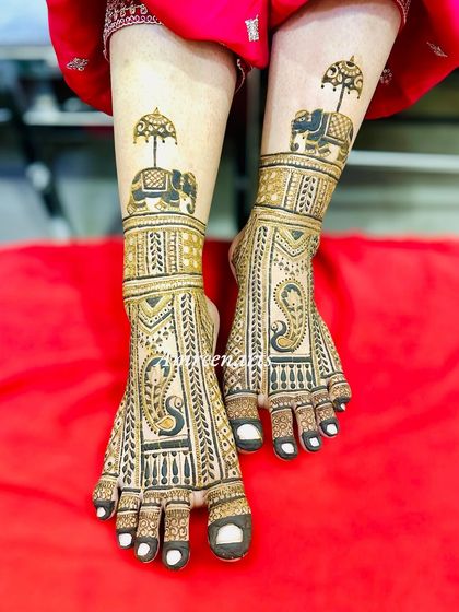 Royal elephants carrying a decorative umbrella (chattar) adorn these feet, creating a majestic and unique bridal look.
