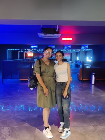 A duplicate of image 117, showing two friends at The Grid.