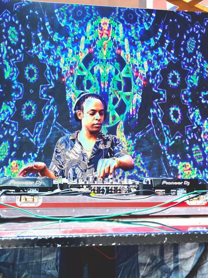 Josh B - DJ Services Techno & House Sets photo 12