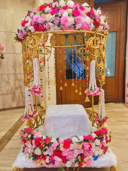 This is our beautiful golden cage-style doli, fully decorated with pink and white flowers and hanging floral tassels with bells. It’s a very popular and photogenic choice for an indoor wedding.