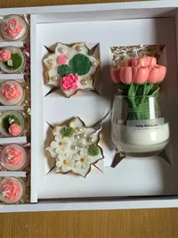 Artisanal & Decorative Scented Candles