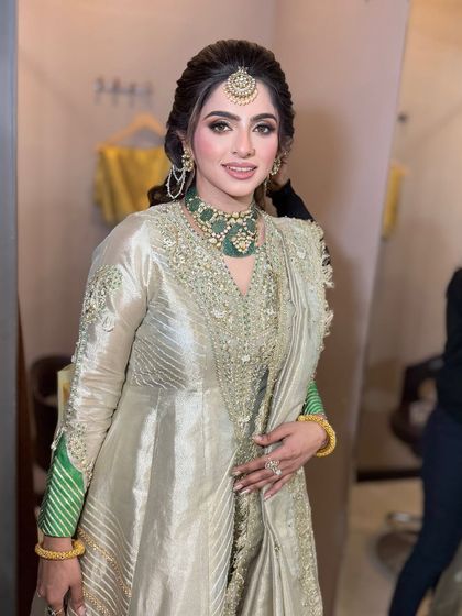 A close-up of this festive look. The makeup is classic and timeless, perfect for any traditional celebration.