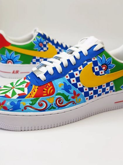 This pair of Indian truck art Nike Air Force 1s features a mismatched colour combination. The left and right shoes have different base colours and swooshes, but they sync up to create a unique, unusual design.
