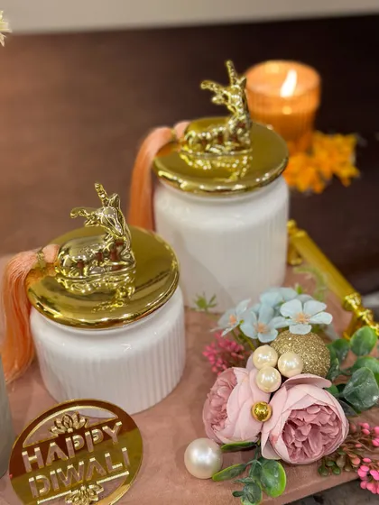 Simple, elegant, and useful. These white ceramic jars with golden deer lids are a perfect standalone gift or as part of a larger hamper. The peach tassels add a touch of festive color.