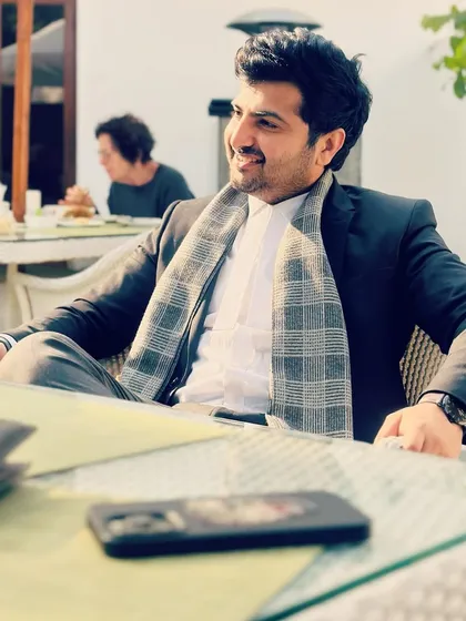 Another candid from a relaxed professional meeting. A positive mindset fosters better outcomes.