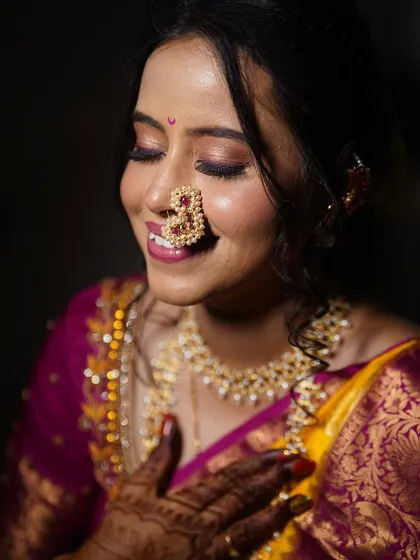 A close up on the details that matter. For this bride, I focused on a soft glam eye with a hint of shimmer and a perfectly blended skin finish that looks and feels natural. The look is completed with a traditional pearl nath, embodying the grace of a classic Marathi bride.