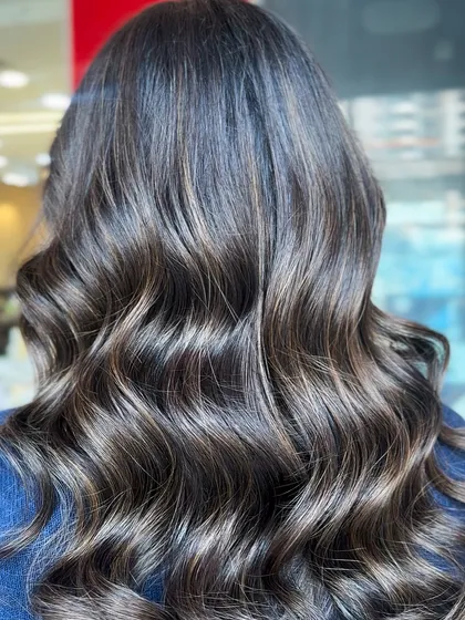 A detailed shot of the hair from the previous video, highlighting the intricate blend of warm and cool tones. The result is a multi-dimensional color that looks complex and beautiful.