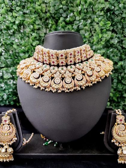 A classic kundan choker set for rent, featuring a double-layer design with crescent motifs. The set comes with matching chandbali-style earrings.