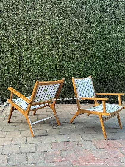 Another view of the X-frame easy chairs.