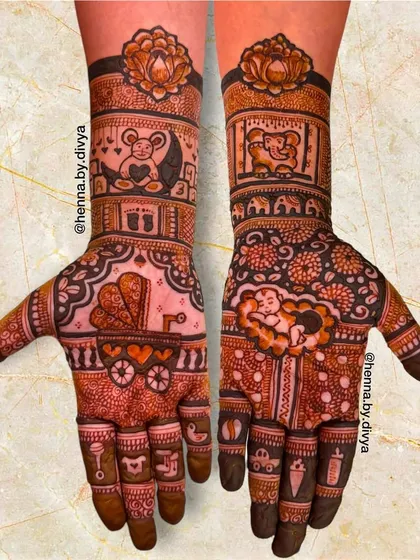 This adorable baby shower henna is filled with cute motifs. It includes a baby sleeping on a cloud, a teddy bear, a pram, and other baby toys, creating a playful and celebratory design.