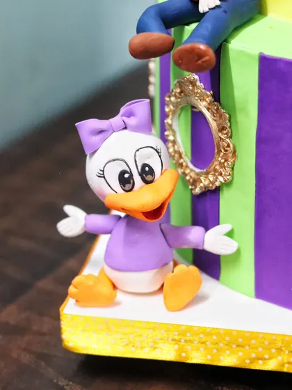 Another detailed shot of the Daisy Duck figurine.