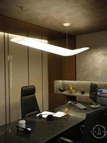 A duplicate of image 121, this image reinforces the pendant's role as a functional yet highly aesthetic centerpiece in a professional workspace.