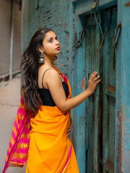 The old blue door in this alleyway provided a perfect splash of color and a point of interest for this exploratory pose.