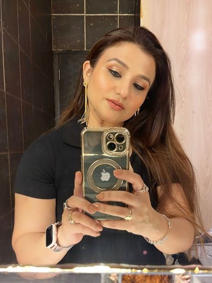 A mirror selfie of my business event look.