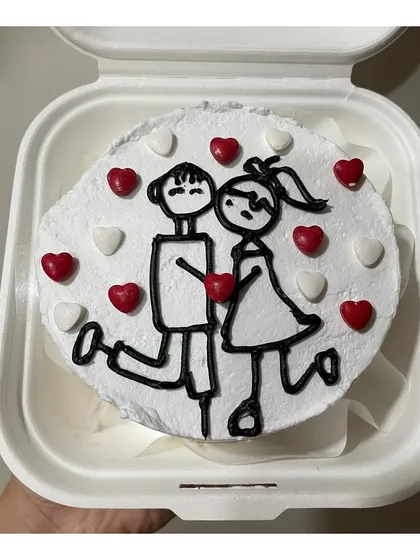 Another version of the sweet couple-themed bento cake, decorated with red and white hearts.
