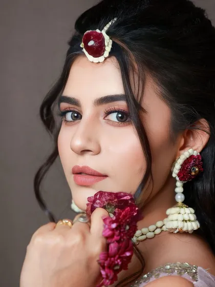 A powerful pose showing off the complete Sangeet look. Creating portfolio worthy images is part of the course, and I provide guidance on photography basics.