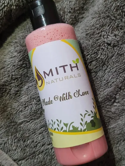 A close-up of my Redwine Shampoo. This formula is designed to treat dandruff and reduce hair thinning by improving blood flow to the scalp, all while using the natural benefits of red wine.