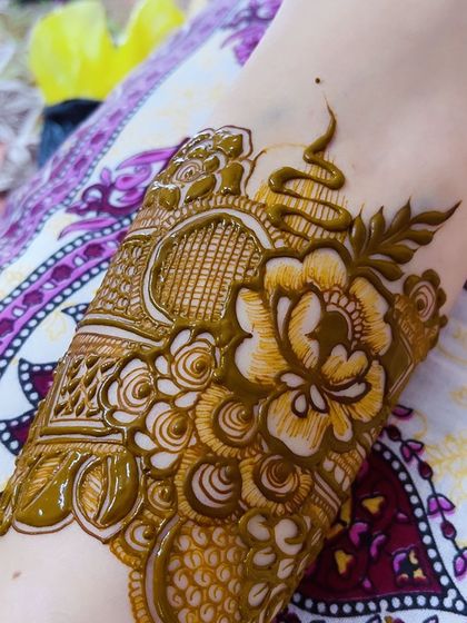 Z4 Studios - Special Occasion Henna My Signature Florals (The 'Floral Queen') photo 38