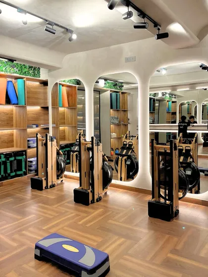 Welcome to your new sanctuary for strength. Our studio is equipped with beautiful wooden water rowers, set in a calming, modern space designed to help you disconnect from the outside world and connect with your movement.