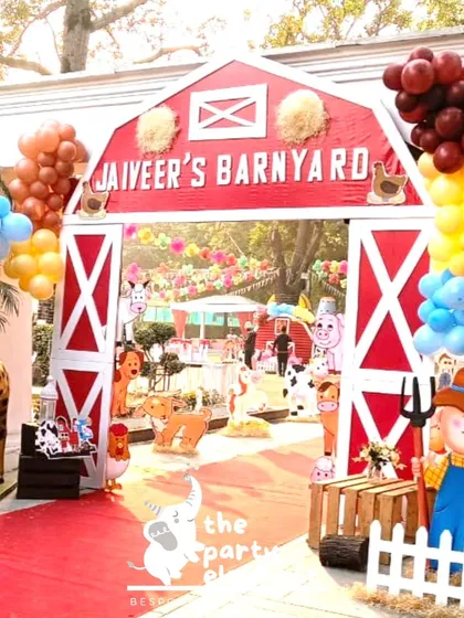 Welcome to the barnyard! This vibrant and playful entrance set the stage for a fun-filled farm adventure. We use large-scale props, a red carpet walkway, and cheerful balloon arrangements to create an exciting welcome for the little guests.