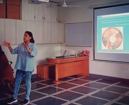 Using visual aids like the food pyramid helps me explain complex concepts like balanced diets in a simple way. In this corporate wellness session, I am discussing how to build a healthy plate to maintain energy levels through the workday.