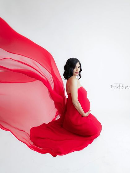 Solo Radiance: Portraits of the Mother-to-Be photo 143