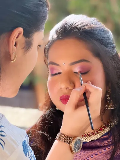 A behind-the-scenes moment of me applying the final touches to this colorful eye makeup. I use precise brushes to blend the pigments perfectly for a seamless and professional finish.