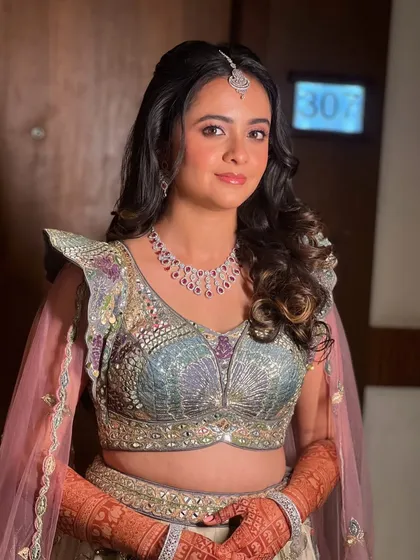 A full portrait of Neha, looking elegant and ready for her Sangeet night.