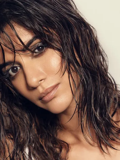 Showing my versatile side with this raw and edgy editorial look. I created a subtle glam effect with a wet-look hairstyle, focusing on dewy, glass-like skin and a piercing smokey eye. This style is perfect for high-fashion shoots that need a bit of attitude.