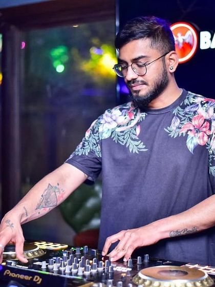 Bringing some tropical vibes to the party at Drava Lounge. My floral shirt matches the mood as I mix some chill yet groovy house tracks.