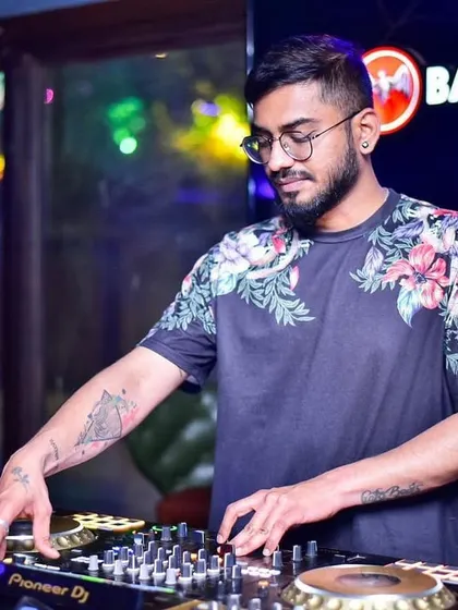 Bringing some tropical vibes to the party at Drava Lounge. My floral shirt matches the mood as I mix some chill yet groovy house tracks.