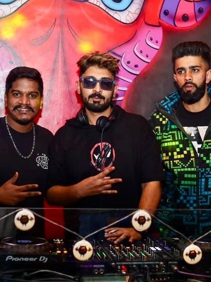 Another great squad picture from a Sunday night.