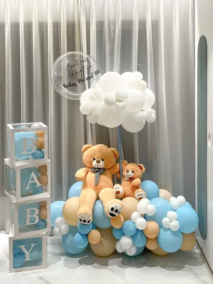 This "bear-y" special setup is perfect for a baby shower or welcoming a newborn. I combined soft blue and neutral balloons with adorable teddy bears and a fluffy balloon cloud to create a dreamy and gentle atmosphere for celebrating a new arrival.