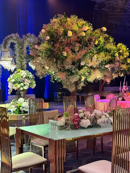 A breathtaking display of towering floral trees and cascading arrangements. We turn venues into gardens of grandeur, where modern dining tables are set amidst an enchanted forest. 🤍