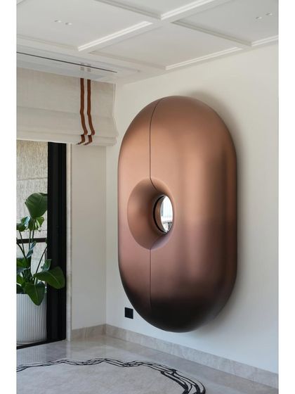 Statement Features & Custom Craftsmanship photo 18