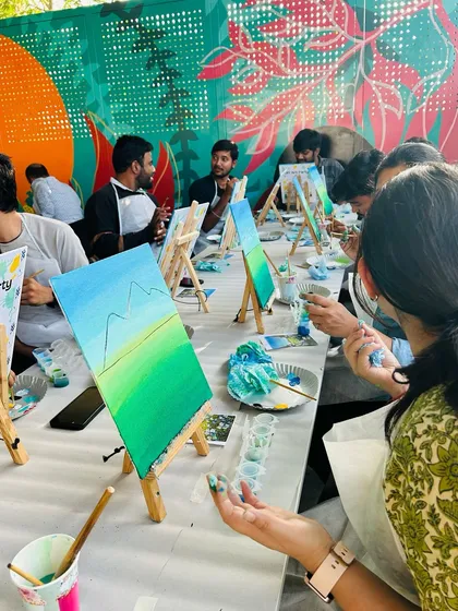 The best brainstorming happens with a paintbrush in hand! I set up everything your team needs to relax, engage, and find new inspiration. These sessions are perfect for boosting morale and sparking fresh ideas outside the boardroom.