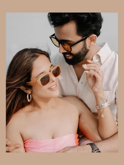 A cool, modern portrait of Anushka and Himanshu. The sunglasses and their relaxed pose give this shot a stylish, editorial feel.