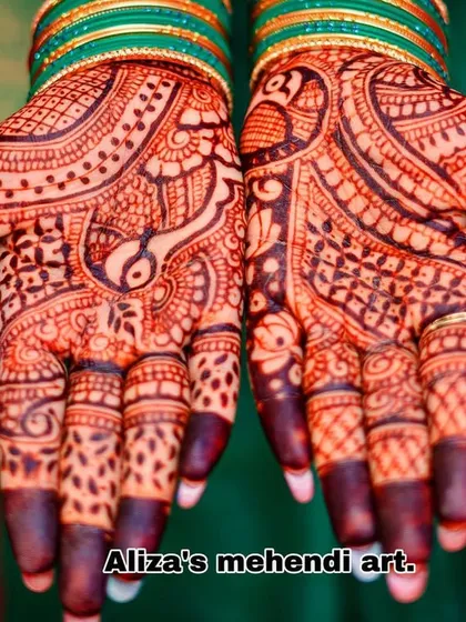 Another view of the beautiful, dark henna stain. The details are crisp and the color is perfect.
