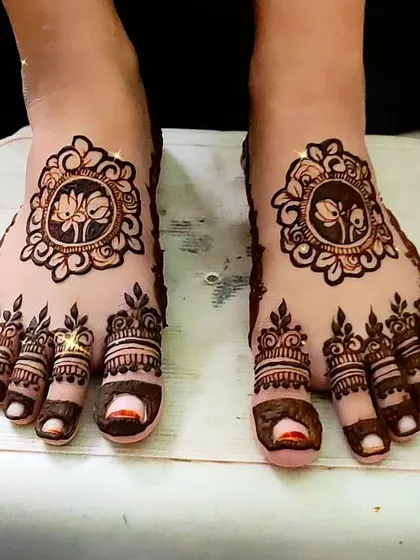 A beautiful example of lotus mandala cutwork on the feet, a very popular style for modern brides.