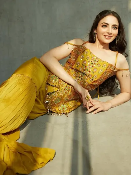 For Zoya Afroz, I styled her hair in soft, romantic waves with a simple braid detail. This hairstyle perfectly complements her sun-kissed, yellow ethnic outfit.