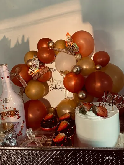 I put together these gorgeous gift hampers for when you want to go all out. This one includes a custom cake, chocolate-dipped treats, a bottle of Baileys, and a stunning balloon arrangement, all beautifully presented in a luxury tray.